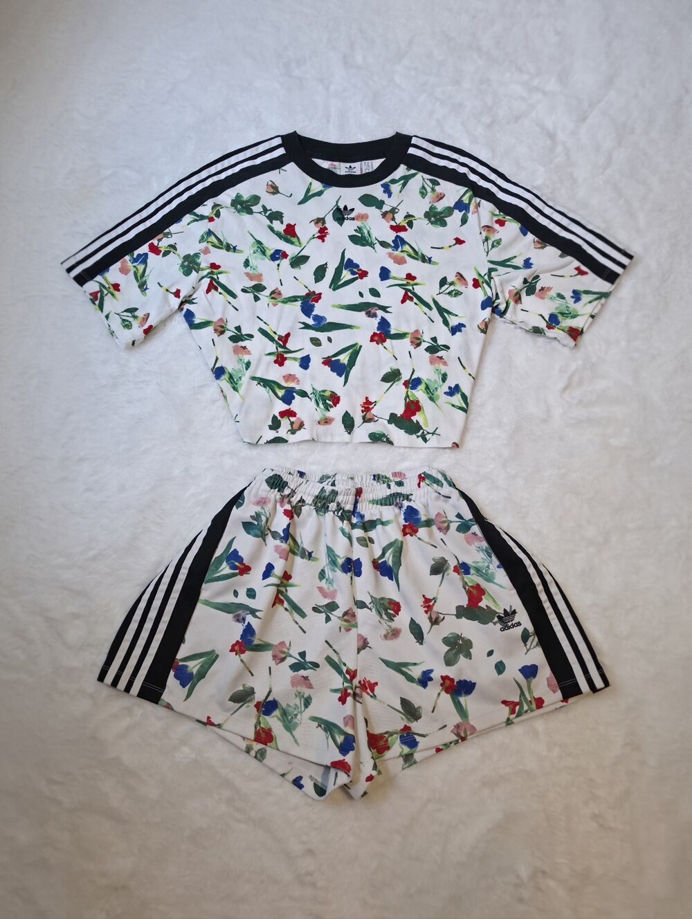 Adidas Originals Bellista All-Over Print Cropped Tee & Shorts  | White, XL